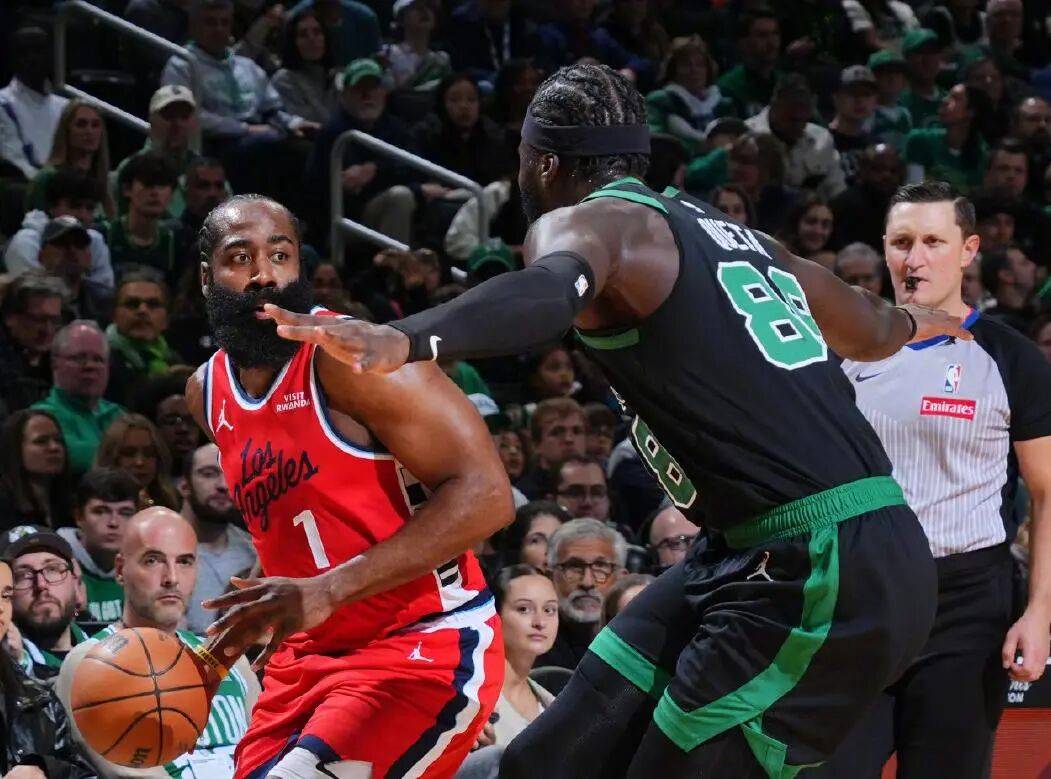 足总杯赛程吃紧，波士顿凯尔特人加时末段内部沟通，悬念犹存，年轻球员得到机会的简单介绍