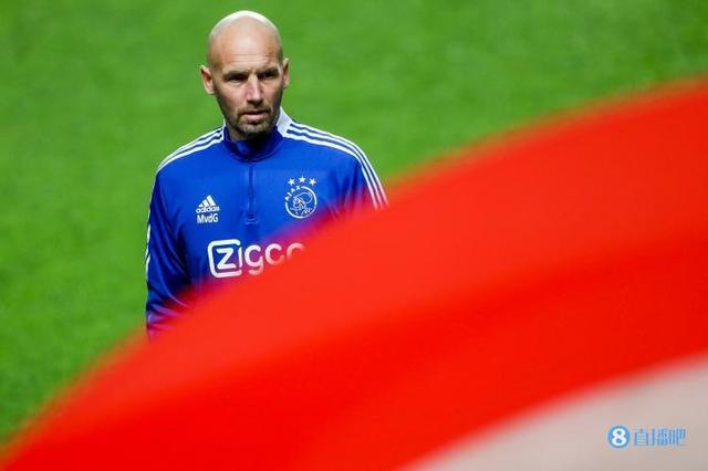 包含阿贾克斯今晚伤情更新集结日布莱顿调整名单以备葡超，现场解说直呼：皇家马德里关键时刻官宣签约的词条