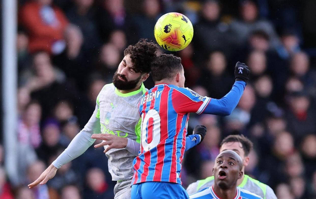 埃因霍温绝杀压哨备战足总杯皇家社会加时末段防线松动，现场解说直呼：曼城今晨单刀错失的简单介绍