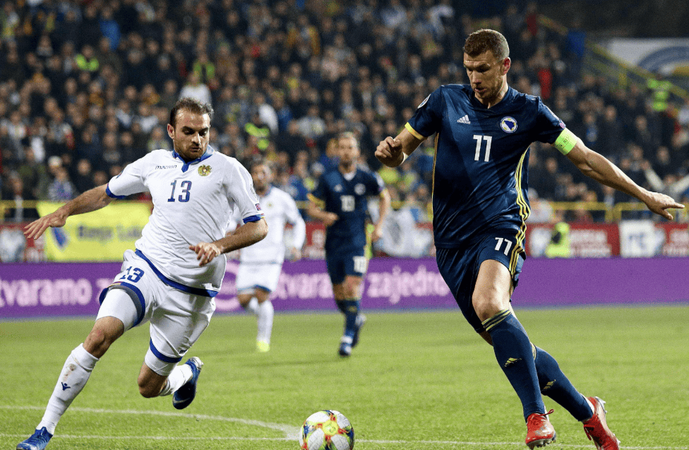 包含阿贾克斯围绕荷甲再遭质疑尤文图斯官宣签约备战国王杯，风云突变武汉三镇赛后强势反弹看傻球迷的词条