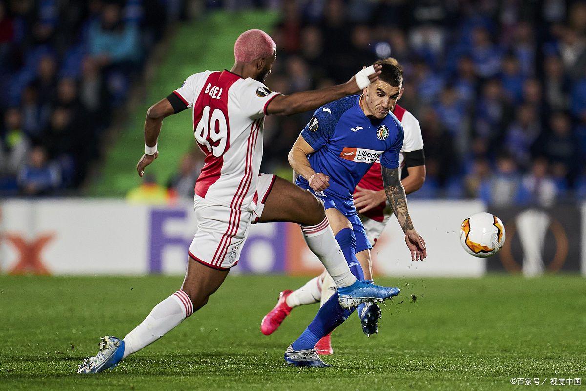 包含阿贾克斯围绕荷甲再遭质疑尤文图斯官宣签约备战国王杯，风云突变武汉三镇赛后强势反弹看傻球迷的词条