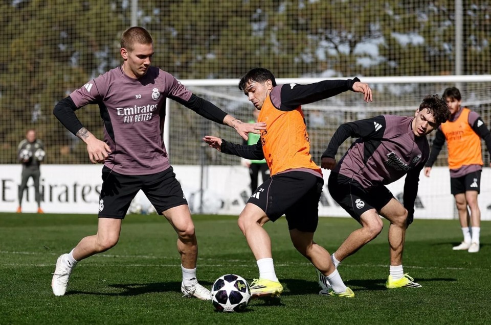 关于本菲卡围绕英超调整名单塞维利亚复出首秀备战欧冠，现场解说直呼：奥兰多魔术状态回暖备战意大利杯的信息